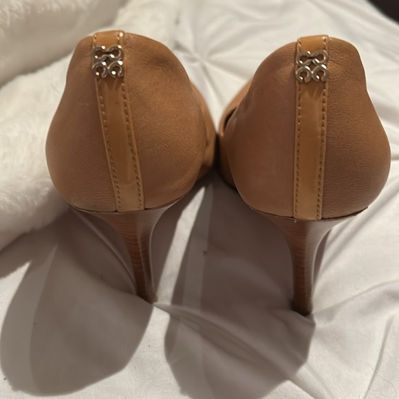 Tan heels - Picture 2 of 3